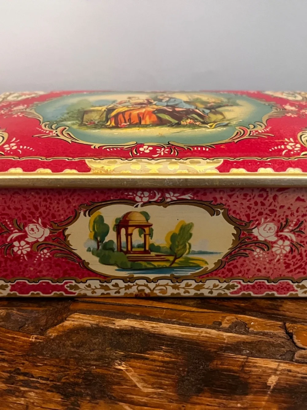 Vintage Made in England Romantic Tin Box | Rococo Courting Couple